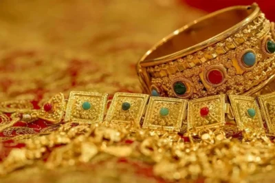 Gold prices have surpassed ₹83,000 for 10g. What is fueling this rally?