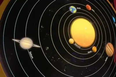 Saturn, Venus, and Neptune will form a planetary triangle tomorrow.